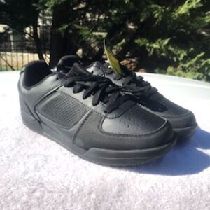 Work Safety or Casual Shoes . Size: 8 . Anti Fatigue . Tredsafe . New w/ Tags